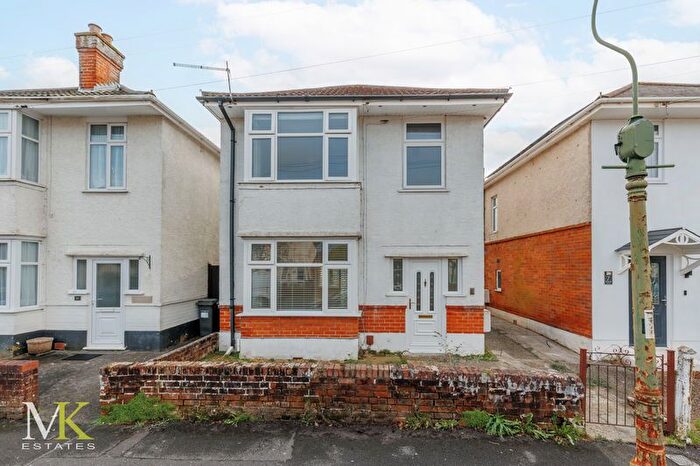 3 Bedroom Detached House For Sale In Inverleigh Road, Southbourne, BH6