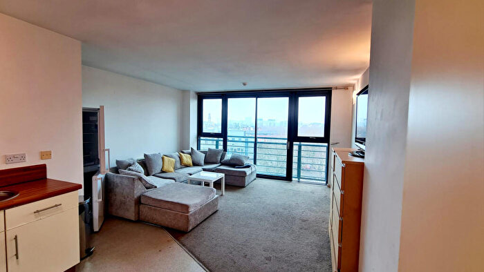2 Bedroom Apartment To Rent In City Point, Chapel Street, Salford, Lancashire, M3