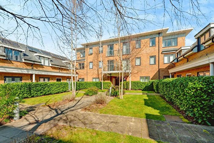 2 Bedroom Flat For Sale In Sovereign Walk, Horley, RH6