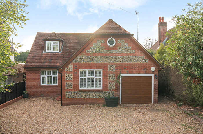 4 Bedroom Detached House For Sale In Ayling Lane, Aldershot, Hampshire, GU11