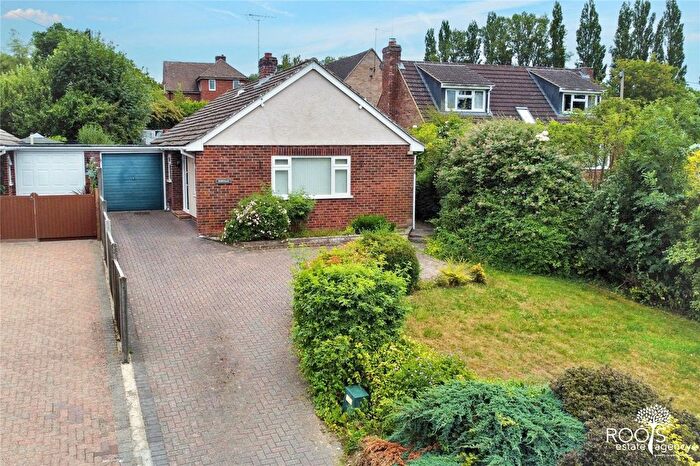 2 Bedroom Bungalow For Sale In Ashmore Green, Thatcham, Berkshire, RG18