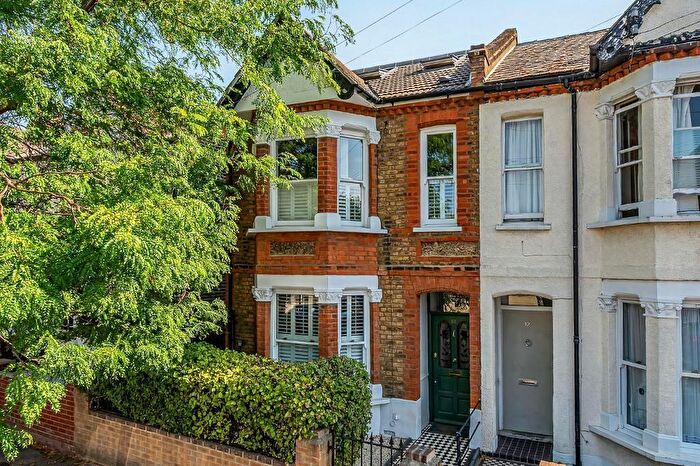 5 Bedroom Semi-Detached House For Sale In Seward Road, Hanwell, London, W7