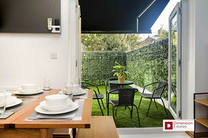 3 Bedroom Flat To Rent In Millfields Road, Lower Clapton, Hackney, E5