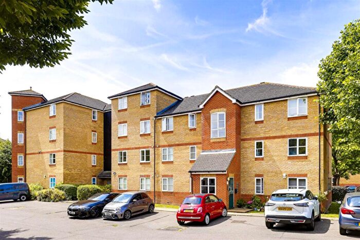2 Bedroom Flat For Sale In Morris Court, Rigby Place, Enfield, EN3