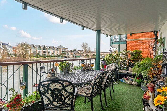 2 Bedroom Flat For Sale In Ray Mead Road, Maidenhead, SL6