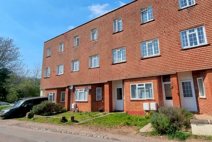 1 Bedroom Ground Flat To Rent In Bedroom Ground Floor Flat In Kenley, CR8