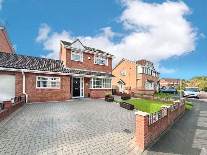3 Bedroom Link Detached House For Sale In Chaucer Close, Gateshead, NE8