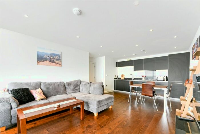 2 Bedroom Flat To Rent In Hazel Lane, Greenwich, London, SE10