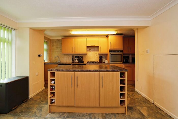 3 Bedroom End Of Terrace House For Sale In Camelot Close, Andover, SP10