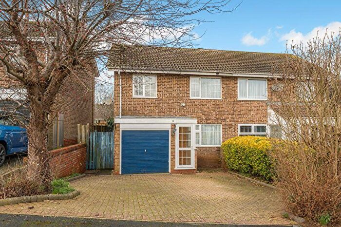 3 Bedroom Semi Detached House For Sale In Woodhall Drive, Banbury, OX16