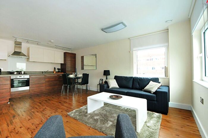 2 Bedroom Flat To Rent In The Green, Southall, UB2