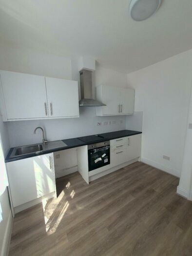 2 Bedroom Maisonette To Rent In Spencer Avenue, London, N13
