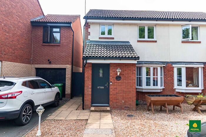 3 Bedroom Semi-Detached House To Rent In Calton Gardens, Aldershot, GU11