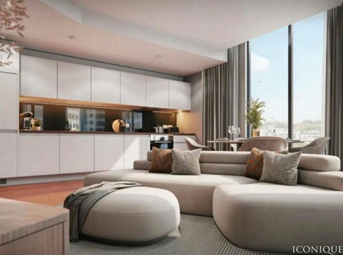 2 Bedroom Flat For Sale In Nine Elms Lane, London, SW8