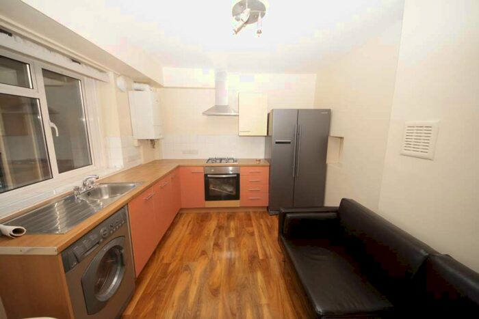 4 Bedroom Flat To Rent In Effra Road, London, SW2