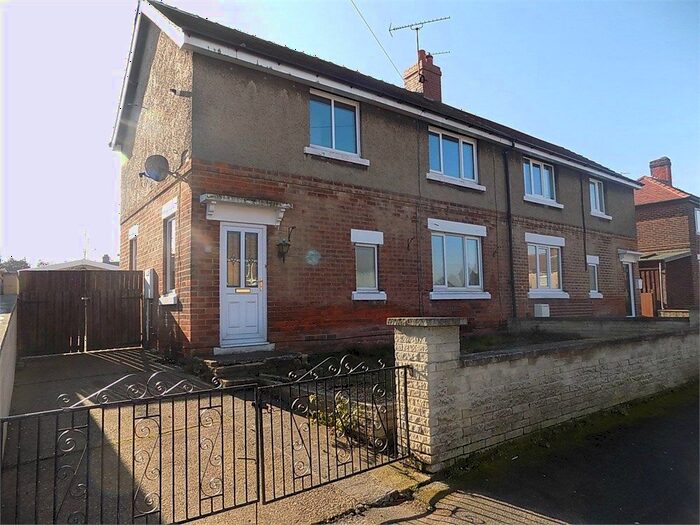 3 Bedroom Semi-Detached House To Rent In Dukeries Crescent, Worksop, S80