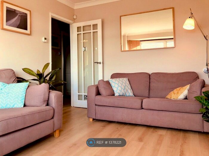 3 Bedroom Semi-Detached House To Rent In Woodbourne Avenue, Brighton, BN1