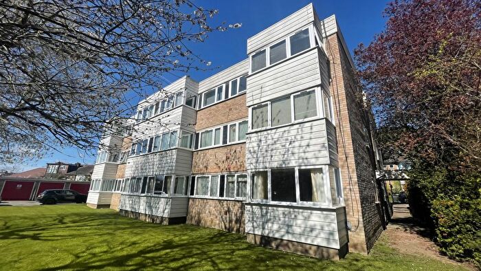 2 Bedroom Flat To Rent In Grovebury Court, Southgate, N14