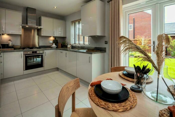 3 Bedroom Semi-Detached House For Sale In Weedon Road, Northampton, NN5