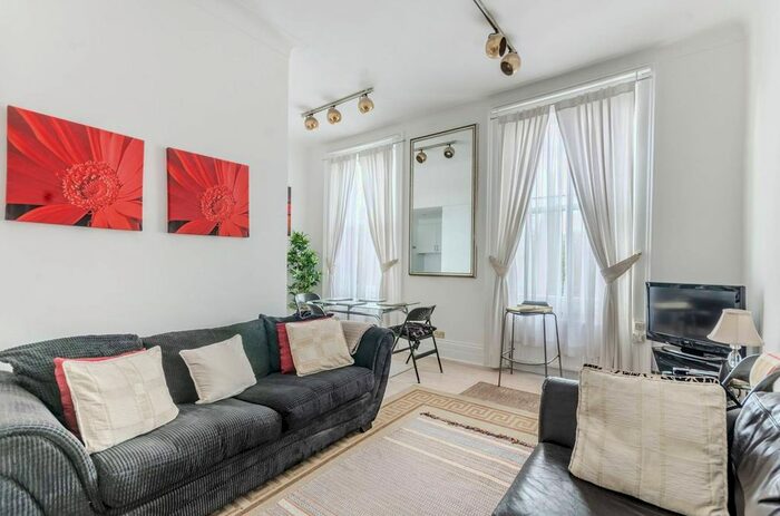 2 Bedroom Flat To Rent In Redcliffe Square, Chelsea, London, SW10