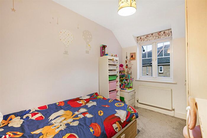 3 Bedroom End Of Terrace House For Sale In Farrier Place, Sutton, SM1