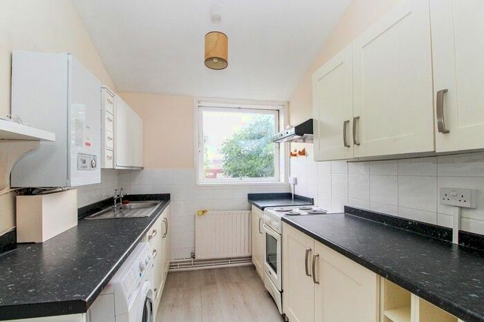 1 Bedroom Flat To Rent In South Holmes Road, Horsham, West Sussex., RH13