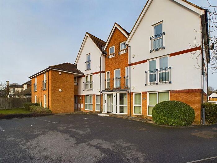 2 Bedroom Flat To Rent In Lime Court, Kennington, Ashford, TN24