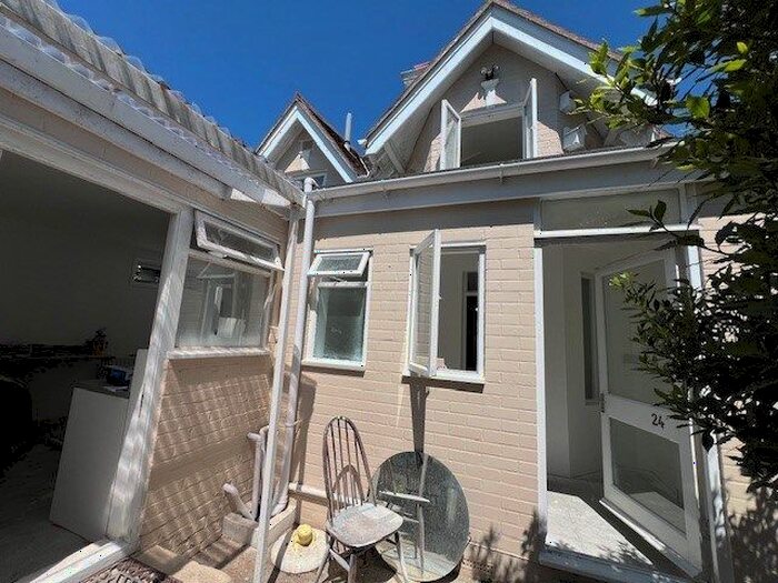 3 Bedroom Property To Rent In High Street, Milford On Sea, Lymington, SO41