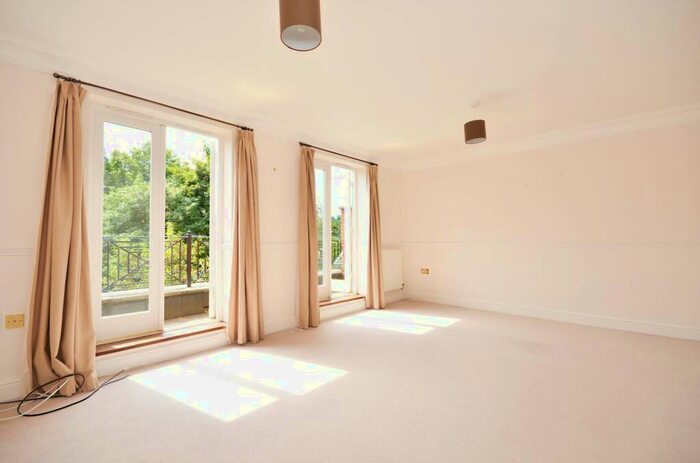 5 Bedroom Terraced House To Rent In Lancaster Avenue, Guildford, GU1