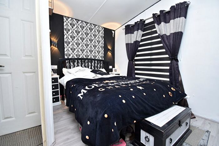 2 Bedroom Houseboat For Sale In Banks End, Wyton, Huntingdon, PE28