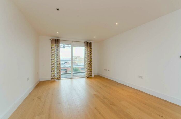 2 Bedroom Flat To Rent In The Anchor Building, Kingston, Kingston Upon Thames, KT2
