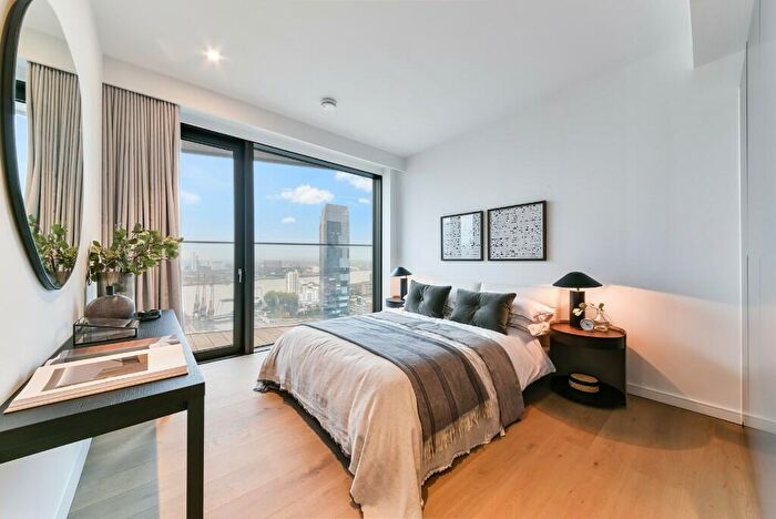 2 Bedroom Apartment To Rent In George Street, London, E14