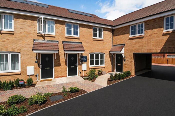 3 Bedroom Terraced House For Sale In Meadow Road, Wixams, MK45