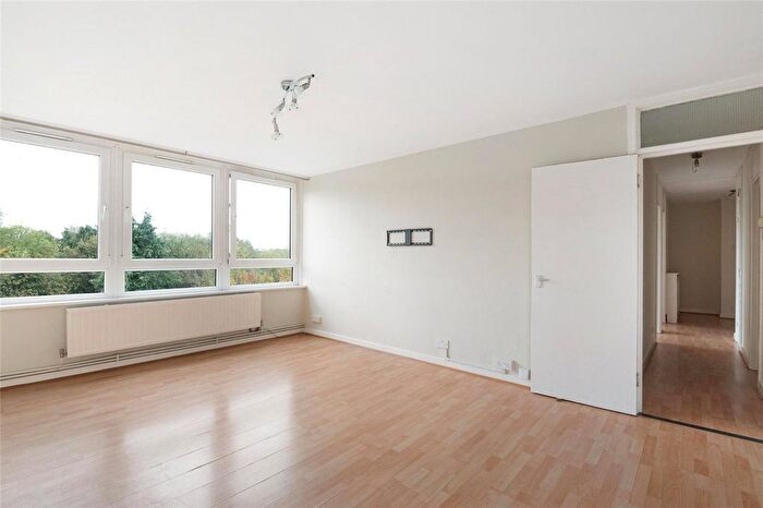 2 Bedroom Flat To Rent In College Road, London, SE19