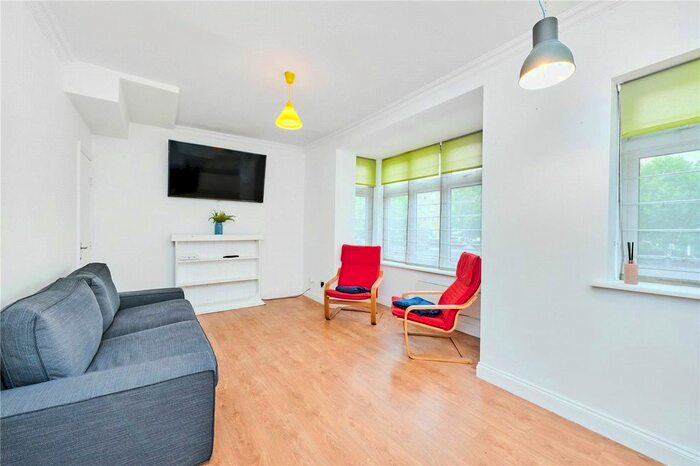 1 Bedroom Flat To Rent In Ashurst Gardens, Tulse Hill, London, SW2