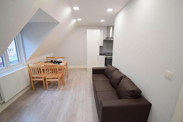 2 Bedroom Flat To Rent In Southwark Park Road, London, SE16