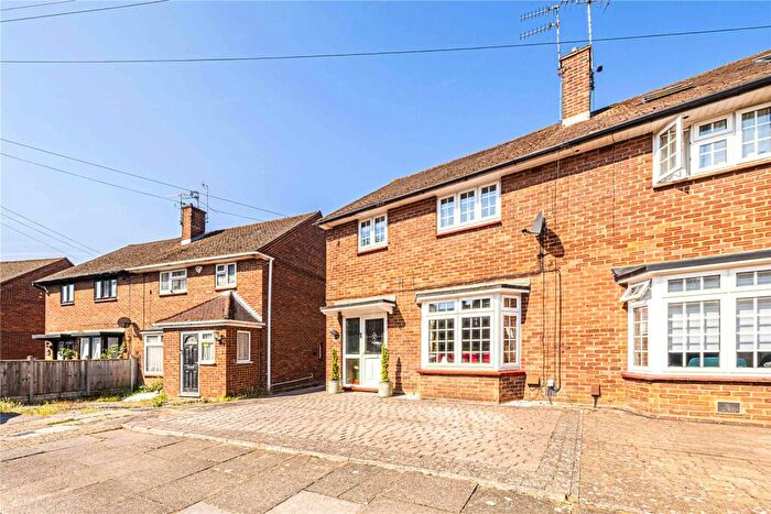 3 Bedroom Semi-Detached House For Sale In New Park Drive, Adeyfield, Hemel Hempstead, Hertfordshire, HP2