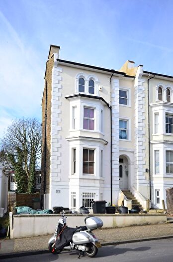 2 Bedroom Flat To Rent In Belvedere Road, Crystal Palace, London, SE19
