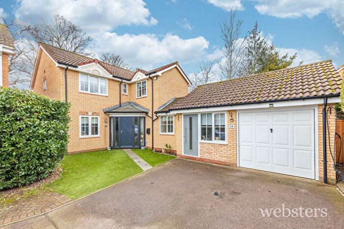 5 Bedroom Detached House For Sale In Bardolphs Court, Taverham, NR8