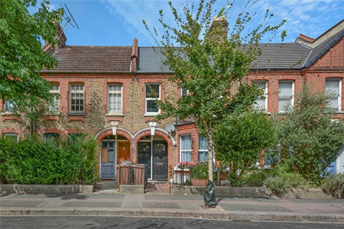 2 Bedroom Flat To Rent In Brettenham Road, Walthamstow, London, E17