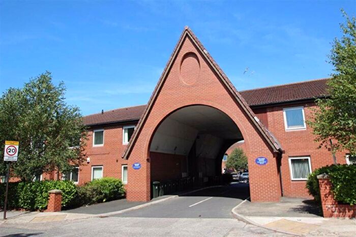 2 Bedroom Flat For Sale In Thorntree Drive, West Monkseaton, Whitley Bay, Tyne And Wear, NE25