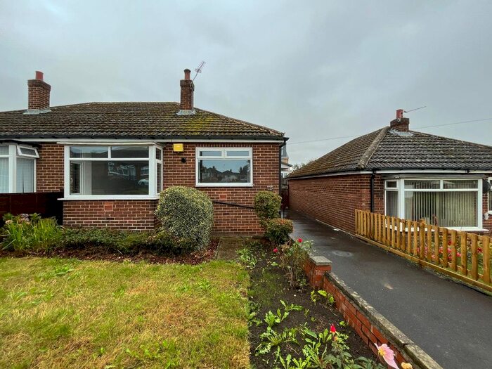2 Bedroom Semi-Detached Bungalow To Rent In Squirrel Hall Drive, Dewsbury, WF13