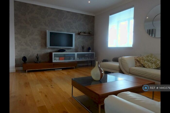 2 Bedroom Flat To Rent In Hutcheon Street, Aberdeen, AB25