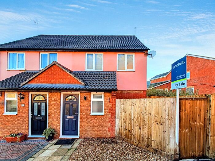 3 Bedroom Semi Detached House For Sale In Hillary Close, Daventry, NN11