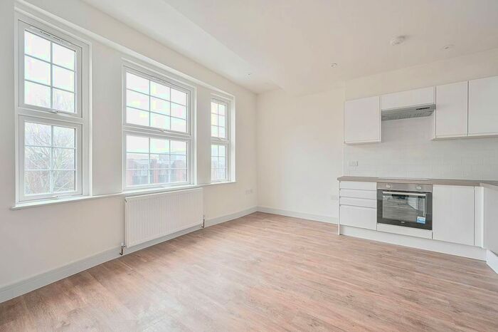 2 Bedroom Flat To Rent In Broadway, West Ealing, W13
