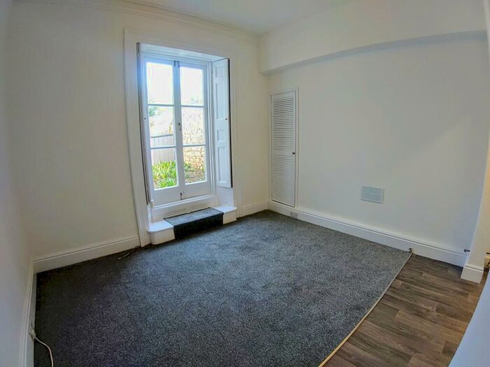 1 Bedroom Apartment To Rent In Lipson Terrace, Plymouth *Zero Deposit Guarantee Available*, PL4