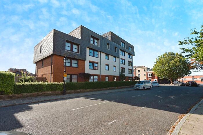 2 Bedroom Flat For Sale In Lombard Street, Portsmouth, Hampshire, PO1