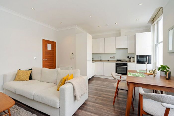 2 Bedroom Flat To Rent In Fulham Road, London, SW6