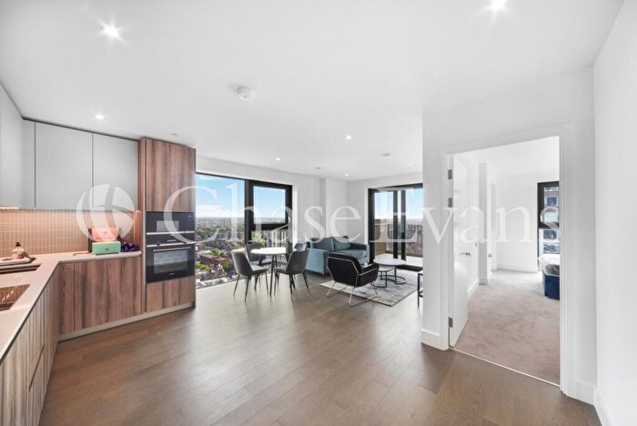 2 Bedroom Flat To Rent In Hewson Way, Park & Sayer, Elephant And Castle, London, SE17