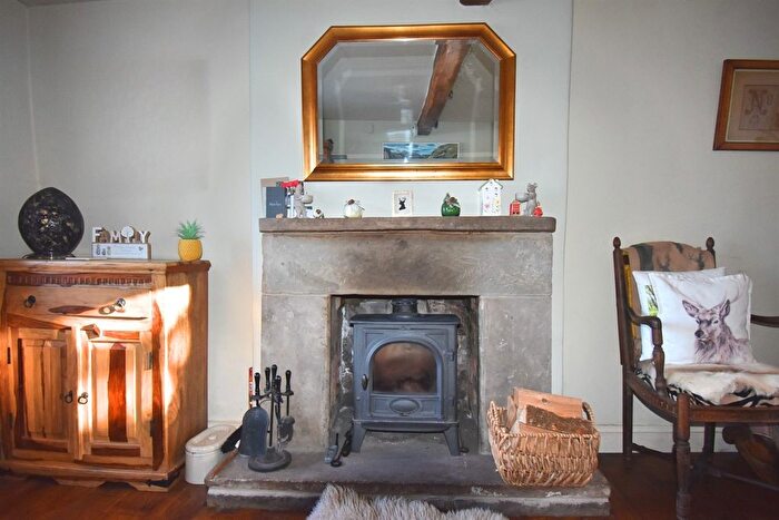 2 Bedroom Semi-Detached House For Sale In The Wash, Chapel-En-Le-Frith, High Peak, SK23